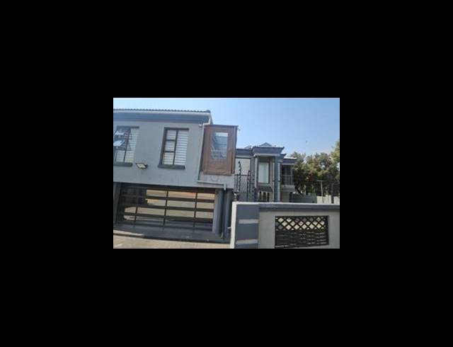 5 BEDROOM HOUSE FOR SALE IN THE ORCHARDS